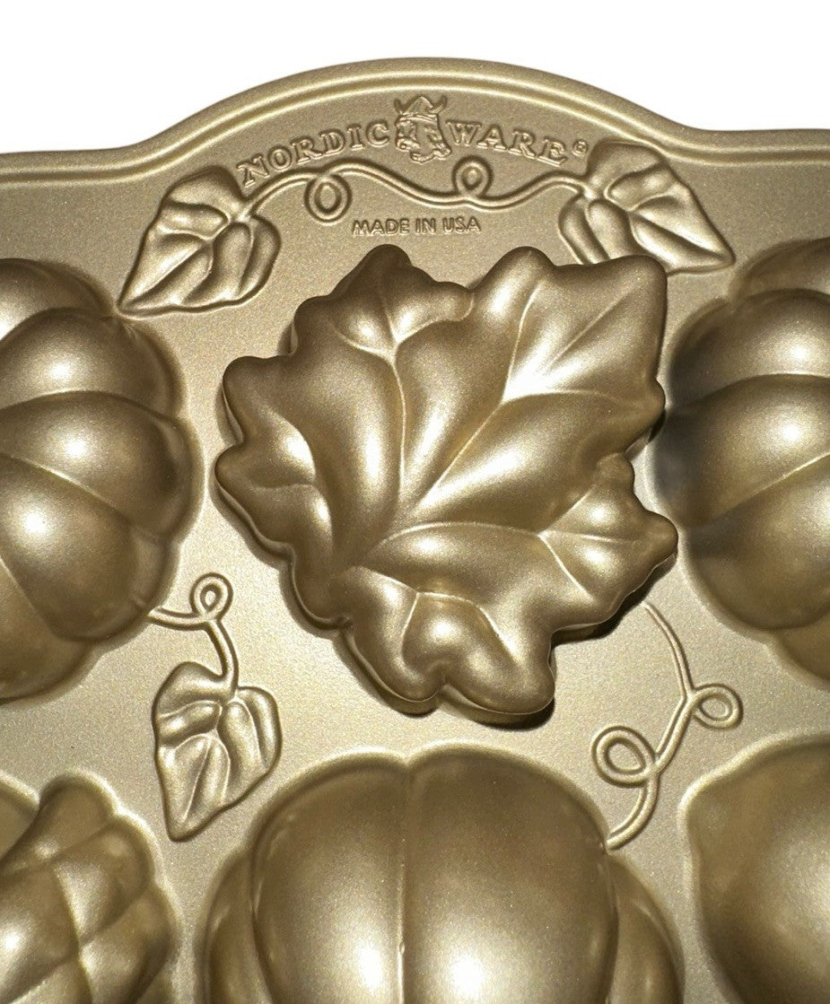 Cakelette Pan Nordic Ware Autumn Delights