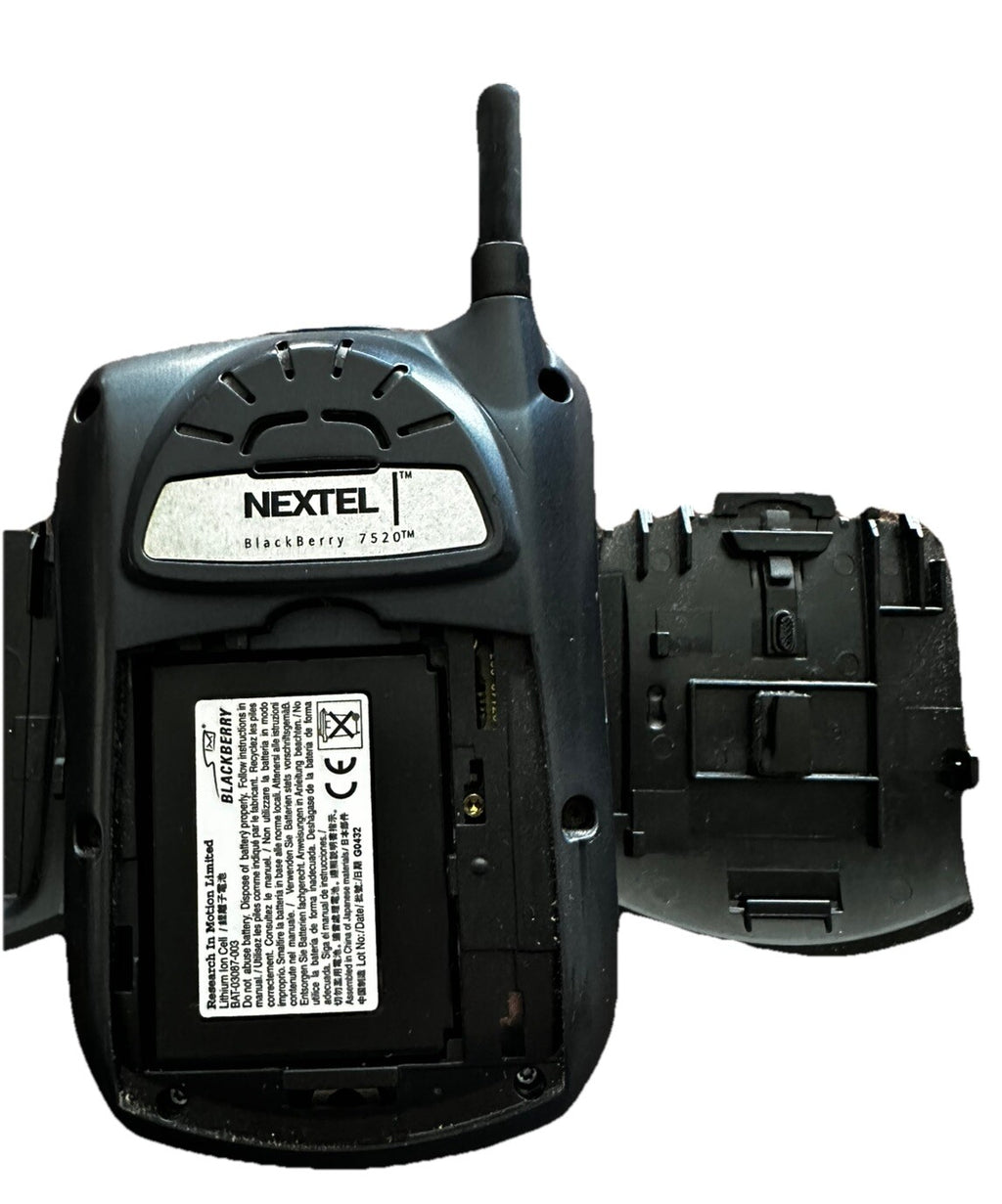 Cell Phones BlackBerry Nextel 7520 w Base/With Charger No Adapter (2)