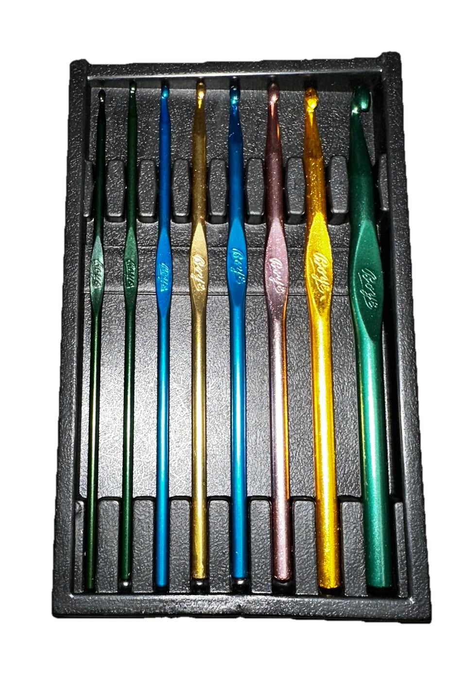 Crochet Hooks Set of 8 Individually Marked D-K Hard Plastic Case Boye Aluminum